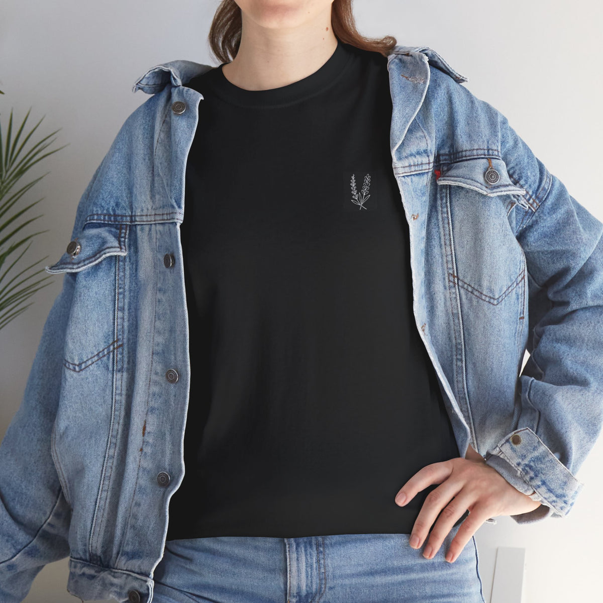 Minimal Laurel Chest Logo Tee — Classic White Cotton T‑Shirt